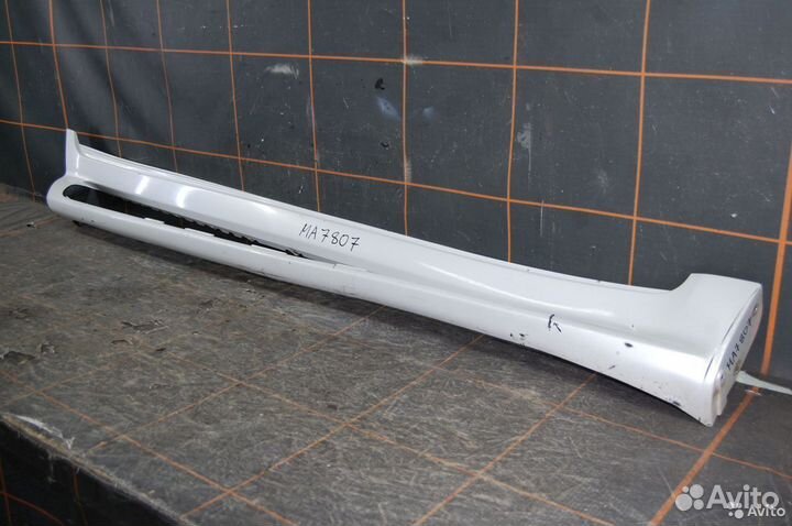 Накладка порога правого - Lexus LX 3