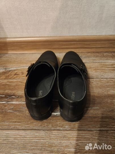 Продаю кожаные полуботинки для мальчика