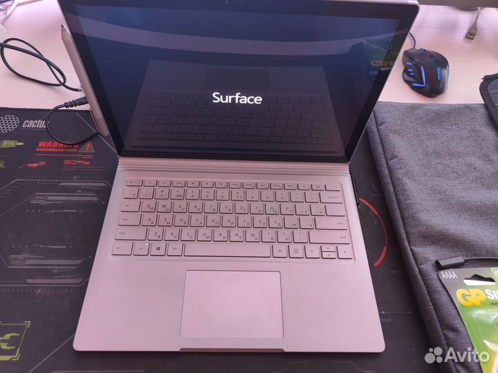 Microsoft surface book i7, GTX 965M 2GB,8GB