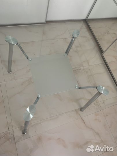 Стол обеденный