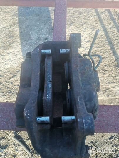 Супорт тормозной мерседес спринтер двухскатный