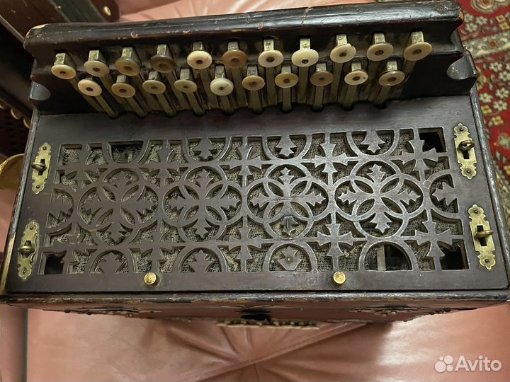 Гармонь старинная