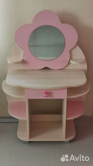Туалетный столик для девочки
