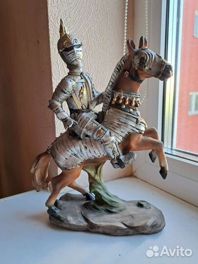 Статуэтки,фигурки,копилки