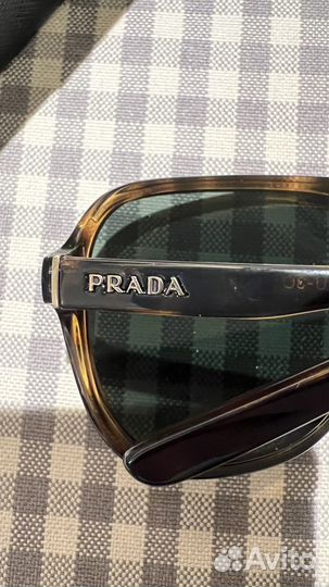 Очки Prada