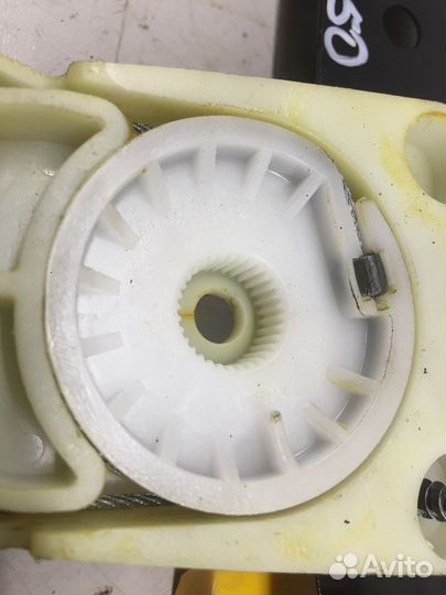 Стеклоподъемник электрический задний правый