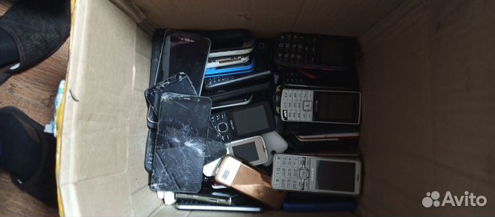 Лот телефонов 450 штук