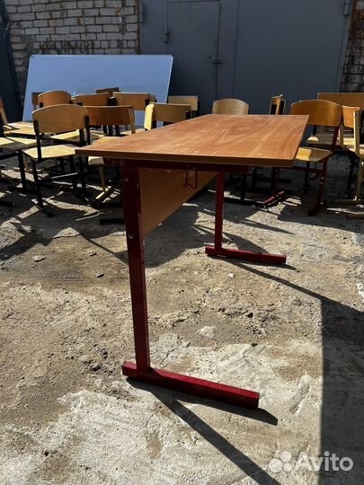 Школьная парта и стул