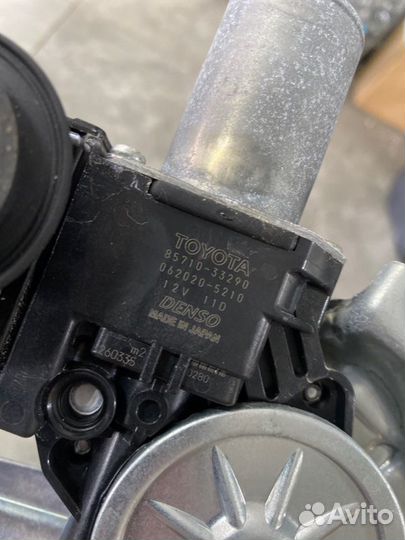 Стеклоподъемник двери задний левый Toyota Camry