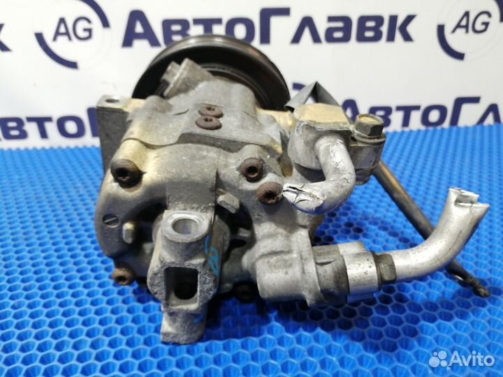 Компрессор кондиционера Nissan Wingroad