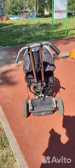 Детский велосипед с родительской ручкой б/у