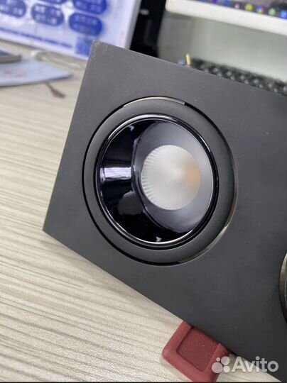 Светильник встраиваемый регулируемый угловой