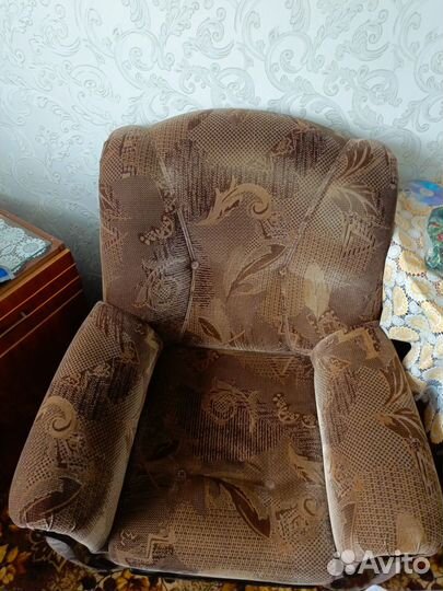 Диваны и кресло бу