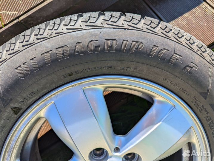 Goodyear UltraGrip Ice 2 205/65 R15 99T