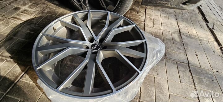 Оригинальные диски Audi Q7 SQ7 4M R22