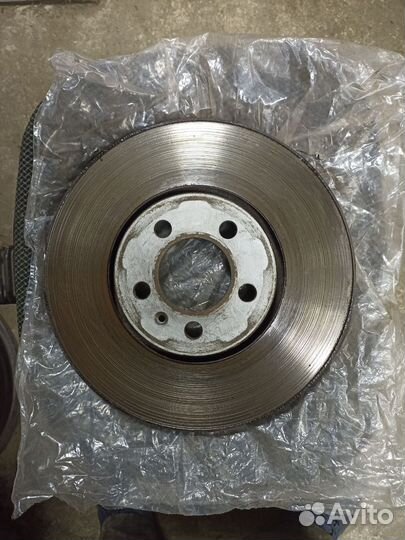 Тормозные передние диски на Skoda rapid