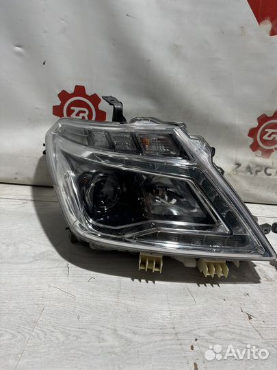 Nissan Patrol Y62 Фара L/R