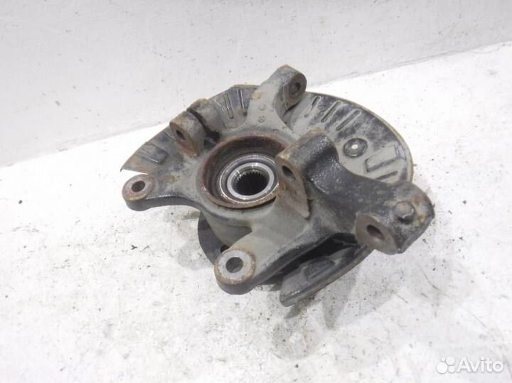 Кулак передний правый