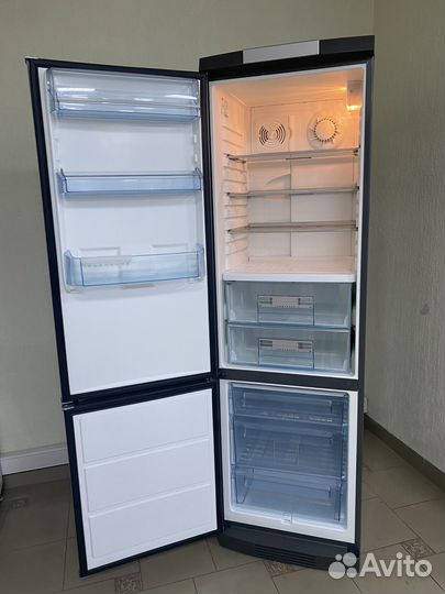 Холодильник aeg