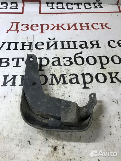 Брызговик передний правый Hyundai Santa Fe