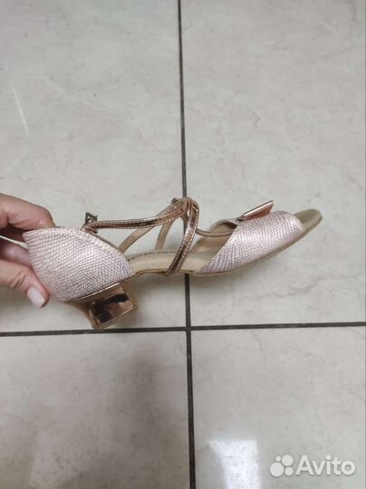 Босоножки для девочки