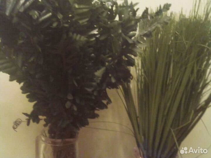 Искусственная зеленьЦена за ветку