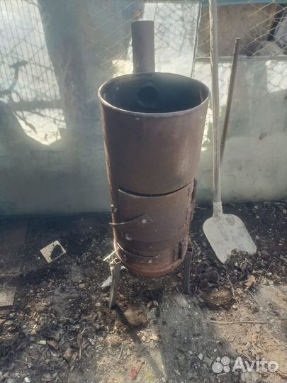 Печь для казана с трубой из газового балона