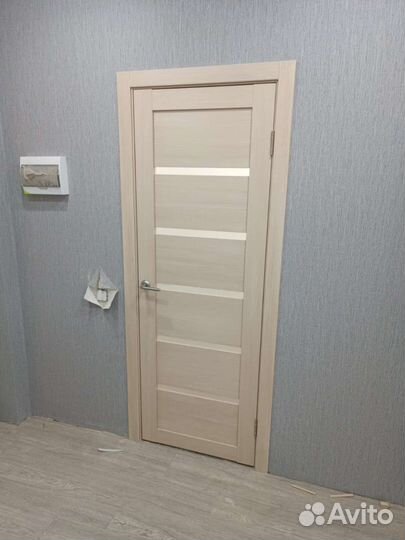 Влагостойкие светлые двери 