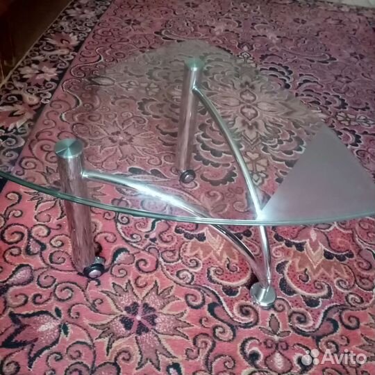 Стеклянный столик эксклюзив