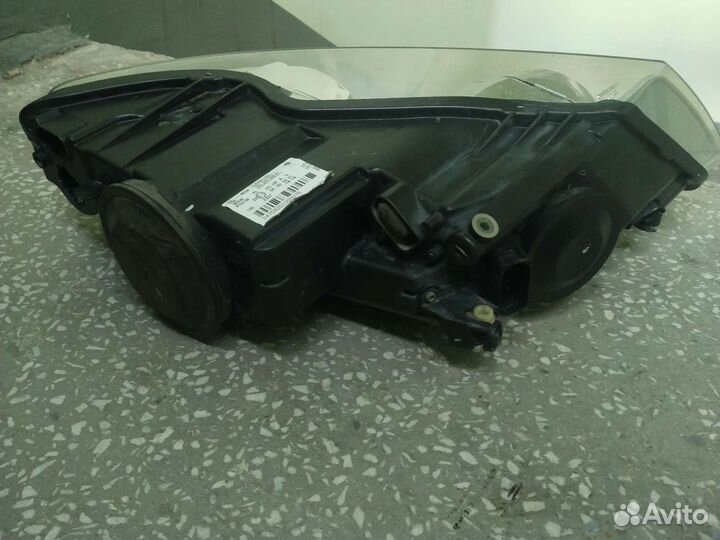 Volkswagen touareg 1 2008 фара