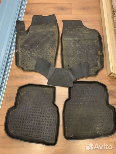 Автомобильные коврики резиновые
