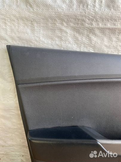 Обшивка двери передней левой Kia Rio 3 (2011-2017)