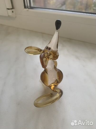 Фигурка из стекла мышь