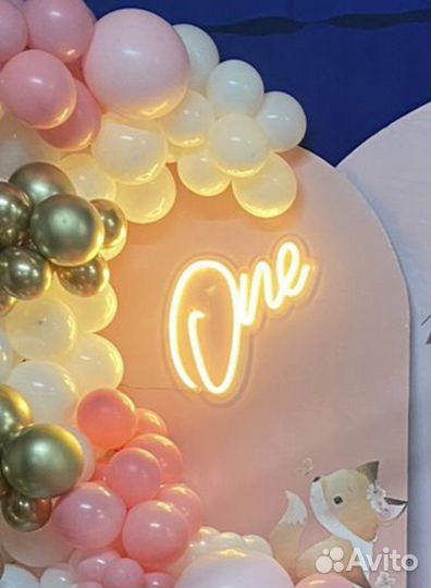 Неоновая надпись One