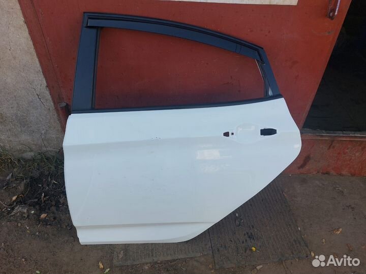 Дверь задняя левая Hyundai Solaris 1 седан 2015г