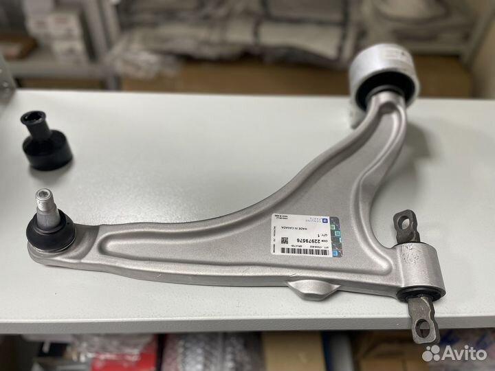 Рычаг нижний Правый для Cadillac SRX 2010-2016