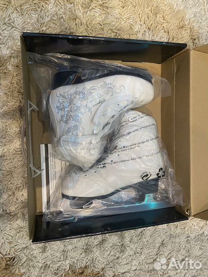 Коньки фигурные 32