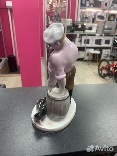 Фарфоровая статуэтка повар и кот