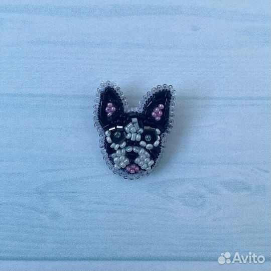 Брошь из бисера собака