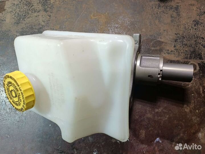 Главный тормозной цилиндр Jeep 68207364AA