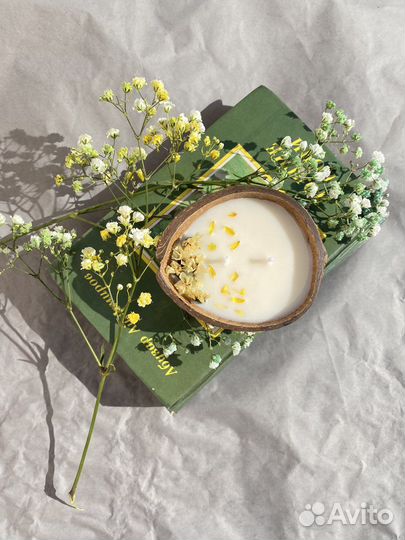 Ароматическая свеча в кокосе