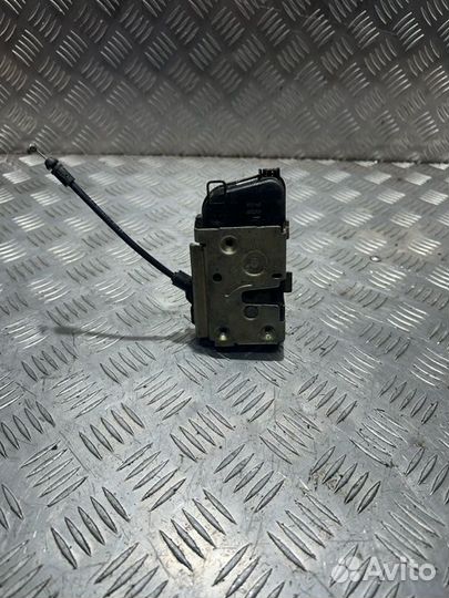 Замок передний левый Nissan Primera P12