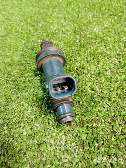 Форсунка топливная Toyota Alphard MNH10 1MZ-FE