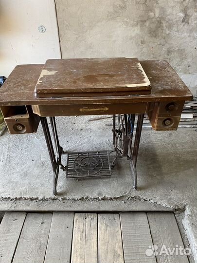 Швейная машинка зингер