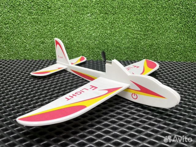 Летающий самолет с моторчиком планер