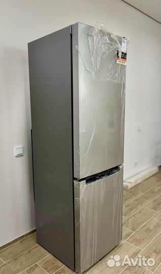 Холодильник Indesit новый