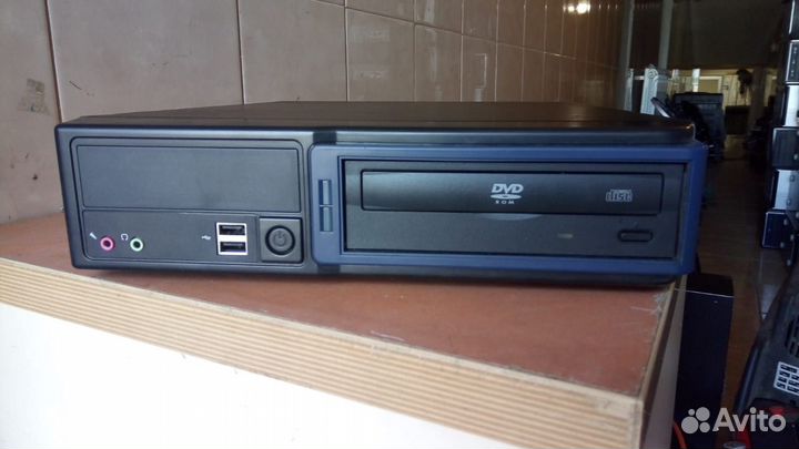 Корпус MSI формата Mini-ITX с блоком питания