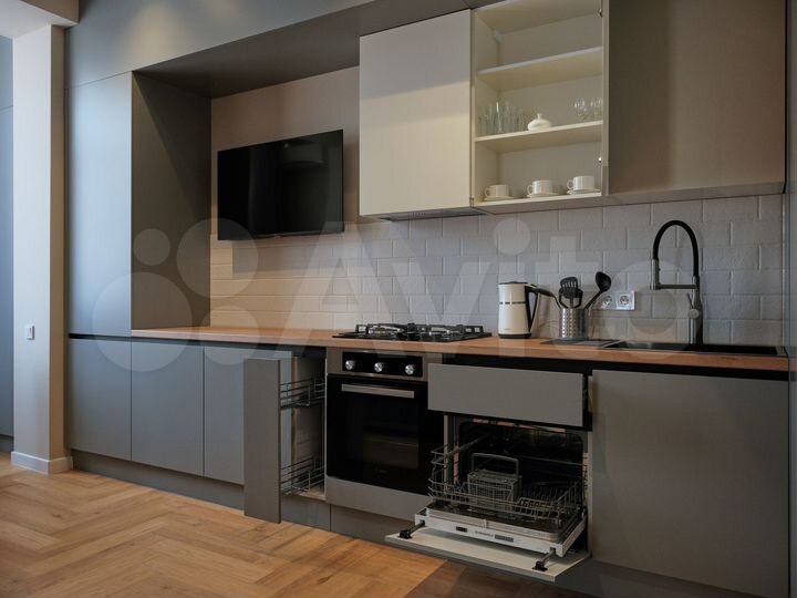 2-к. квартира, 63 м², 1/10 эт.