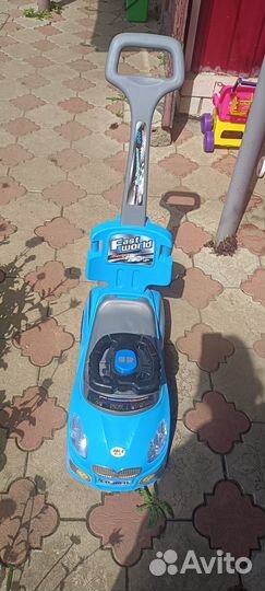 Машинка каталка толокар с ручкой
