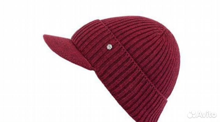 Шапка с козырьком из 90х